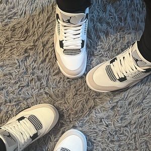 Jordan Rerto 4’s Military Black